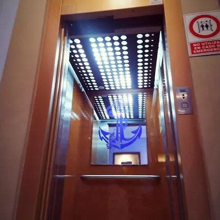 Casa Nautilus Гостьовий будинок Кадіс